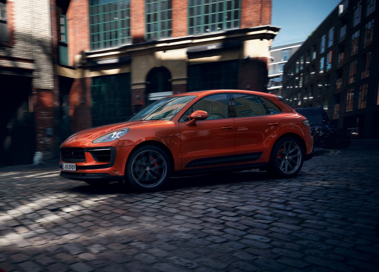 2022 Macan S in Papaya Metallic with 21-inch GT Design wheels in Satin Platinum